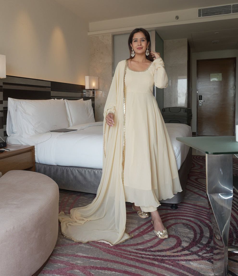 π€ Ivory Elegance β New Couture Launch π€
