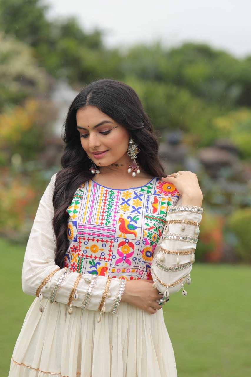 🌸 Celebrate Raksha Bandhan in Style 🌸